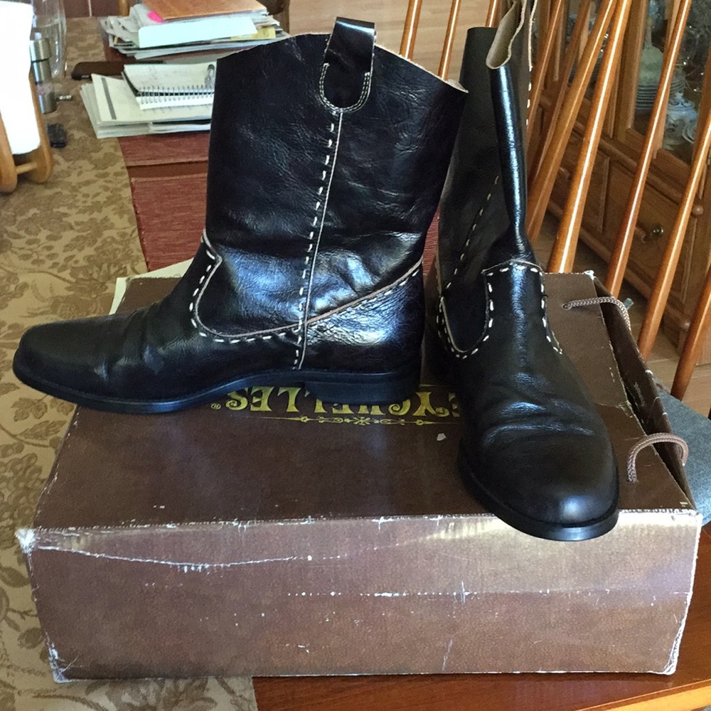 Seychelles leather short boots